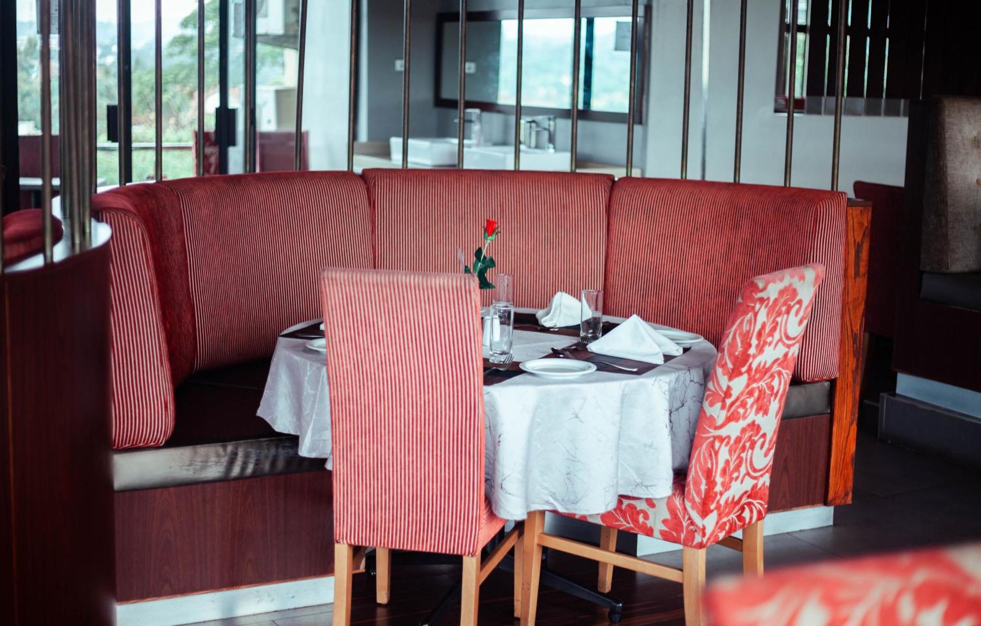 Crossroads Hotel ブランタイヤ エクステリア 写真